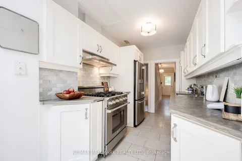 18 Jedburgh Rd, Toronto, ON M5M 3J6