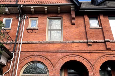 72 Oxford St, Toronto, ON M5T 1P1