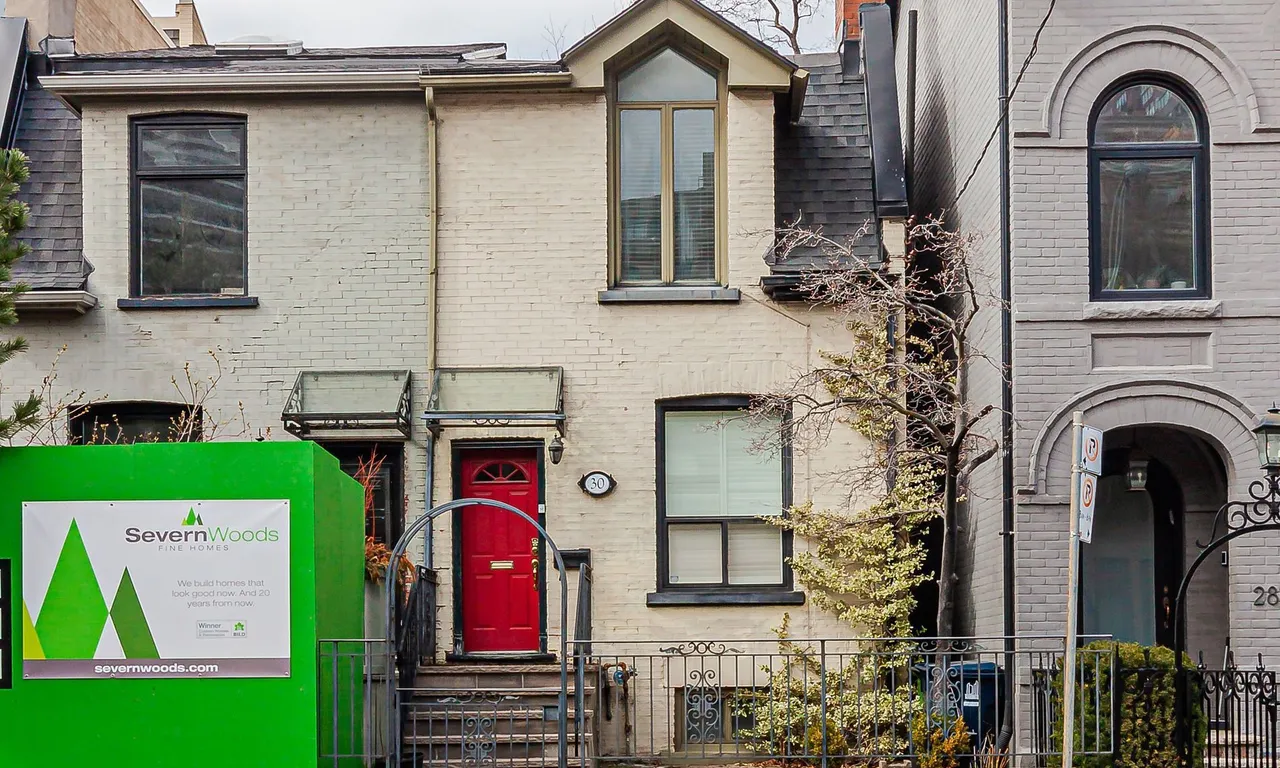 30 Belmont St, Toronto, ON M5R 1P8