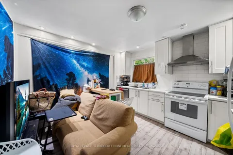 54 Lloydminster Cres, Toronto, ON M2M 2S1