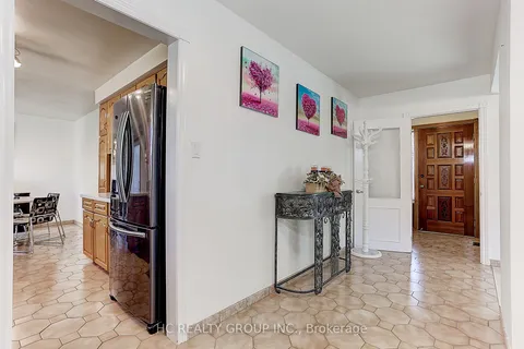 14 Bowhill Cres, Toronto, ON M2J 3S2