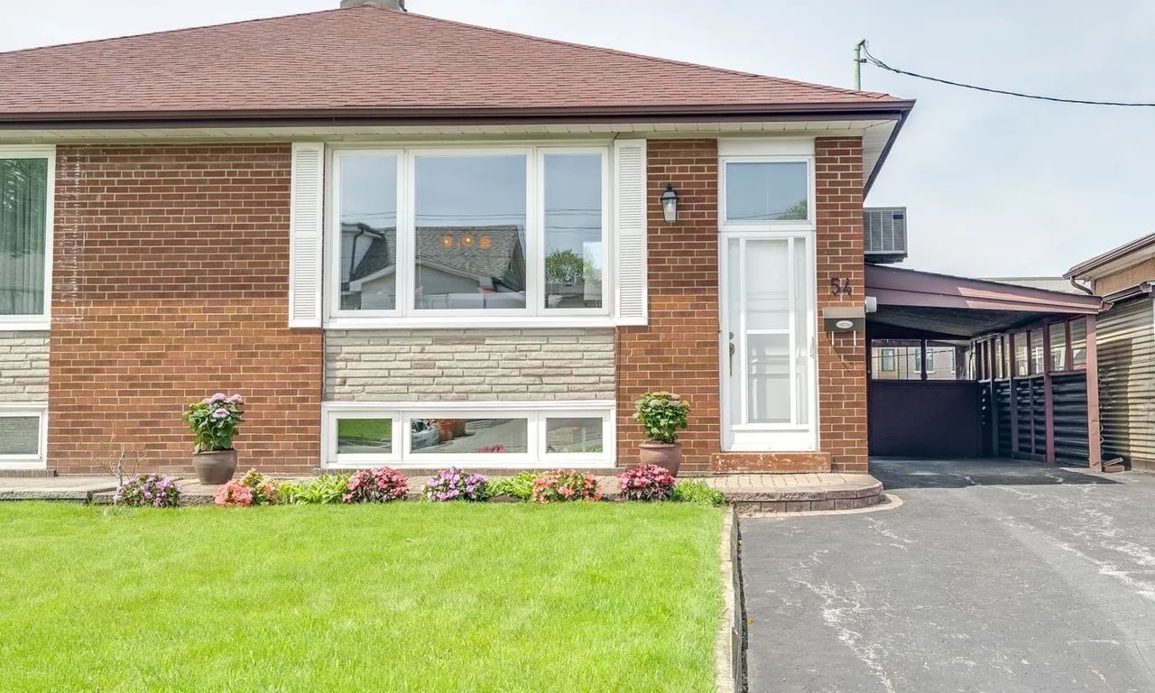 54 Pinebrook Ave, Toronto, ON M4A 1Z2