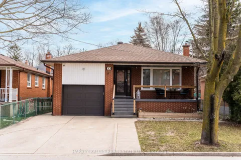 33 Madawaska Ave, Toronto, ON M2M 2R1