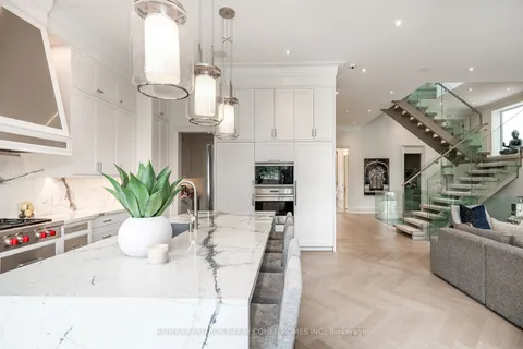 6 Stubbs Dr, Toronto, ON M2L 2R1