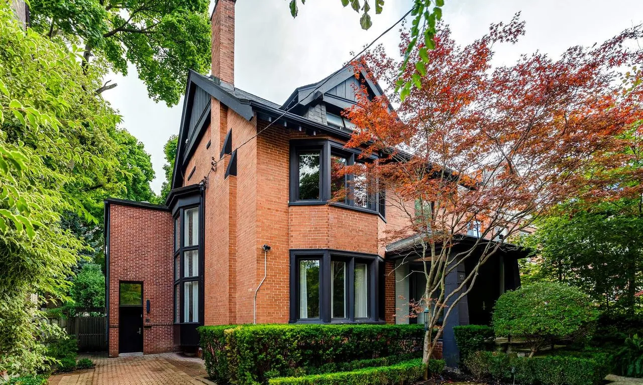 11 Shorncliffe Ave, Toronto, ON M4V 1S9