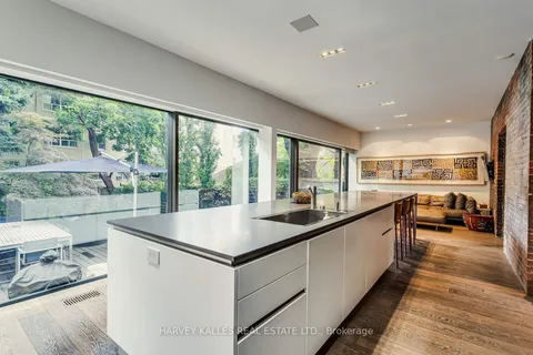 11 Shorncliffe Ave, Toronto, ON M4V 1S9