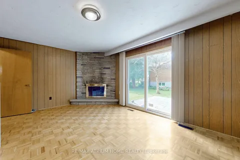 2 Taverly Rd, Toronto, ON M2J 4E5