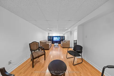 122 Fenside Dr, Toronto, ON M3A 2V8