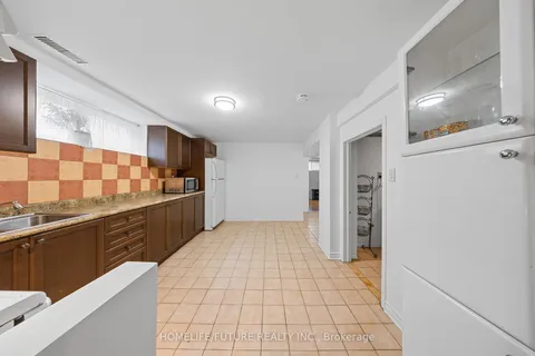 122 Fenside Dr, Toronto, ON M3A 2V8