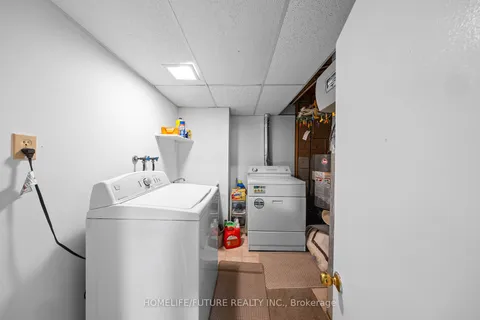 122 Fenside Dr, Toronto, ON M3A 2V8