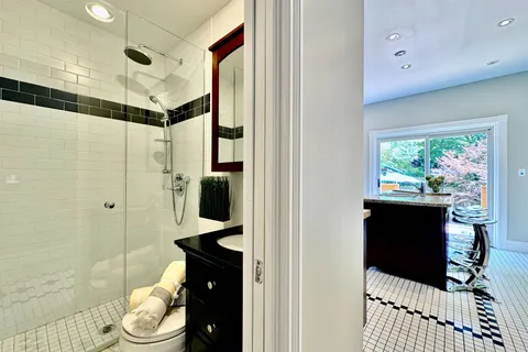 57 Metcalfe St, Toronto, ON M4X 1R9