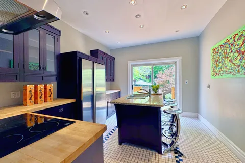 57 Metcalfe St, Toronto, ON M4X 1R9