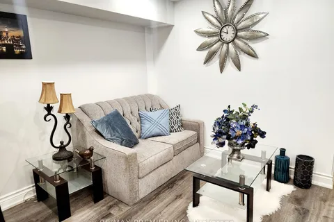 165 Claremont St, Toronto, ON M6J 2M7