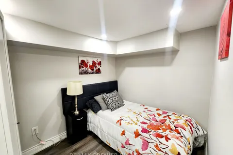 165 Claremont St, Toronto, ON M6J 2M7