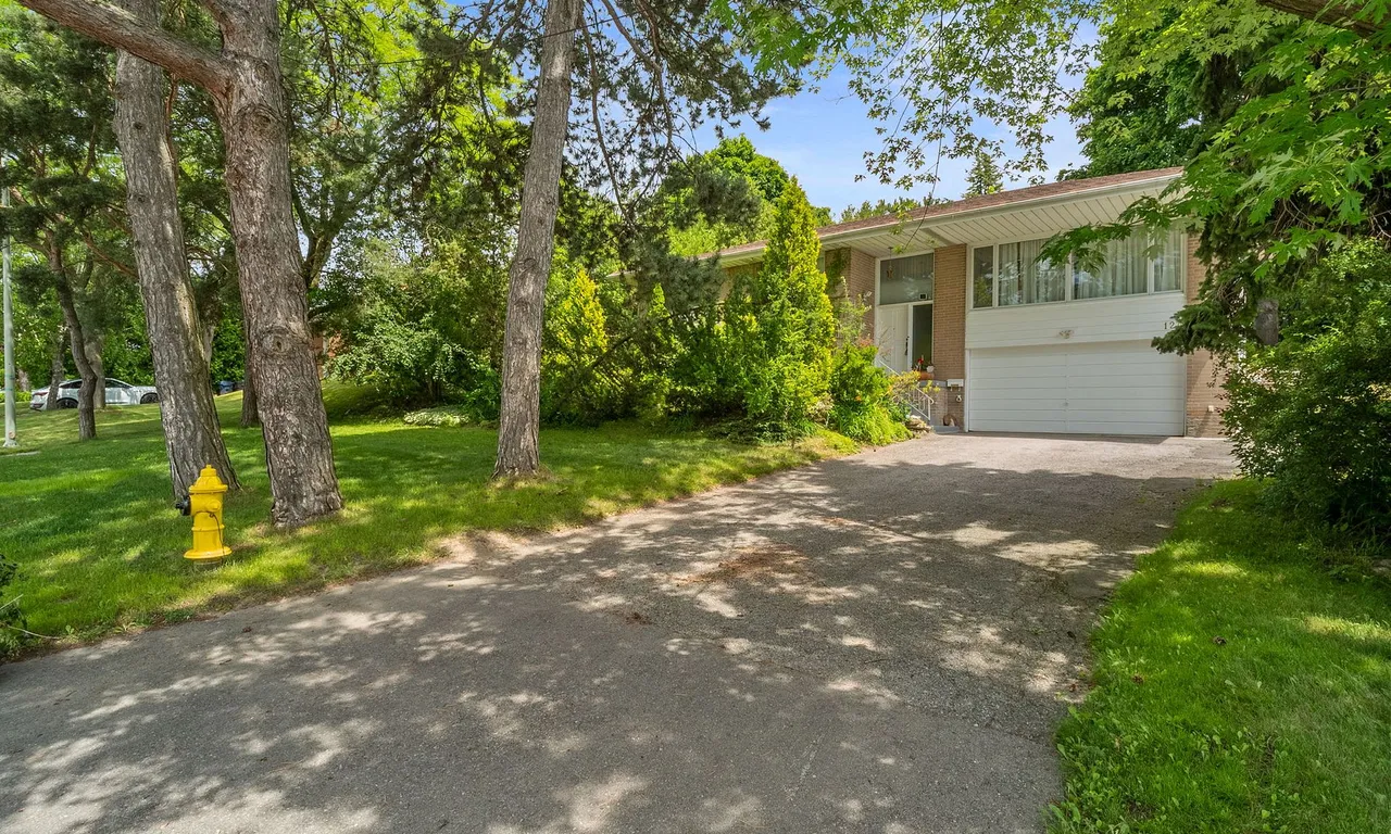 120 Laurentide Dr, Toronto, ON M3A 3E5