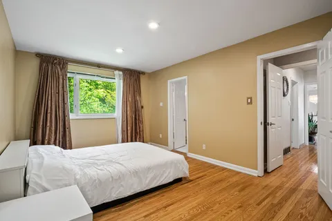 120 Laurentide Dr, Toronto, ON M3A 3E5