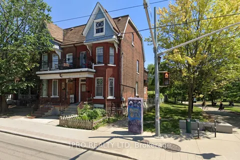 993 Dundas St, Toronto, ON M6J 1W4