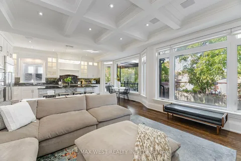 48 Nipigon Ave, Toronto, ON M2M 2W1