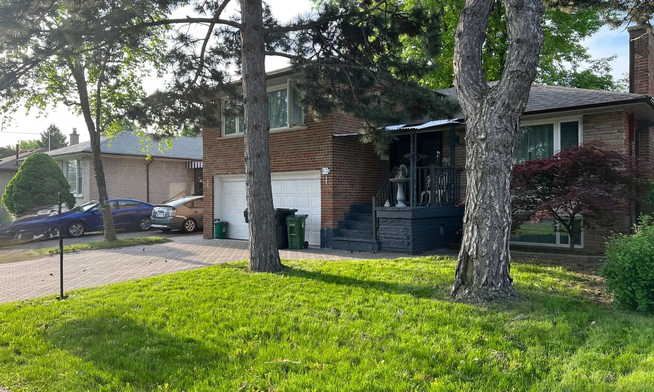 63 Cummer Ave, Toronto, ON M2M 2E5