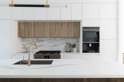 22 Shannon St, Toronto, ON M6J 2E7