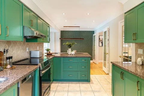 24 Abbeywood Tr, Toronto, ON M3B 3B3