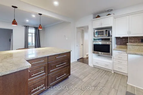 15 Charleswood Dr, Toronto, ON M3H 1X3