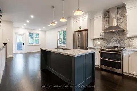 7 Louise Ave, Toronto, ON M6C 1E3