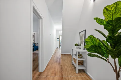 28 Tecumseth St, Toronto, ON M5V 1C6