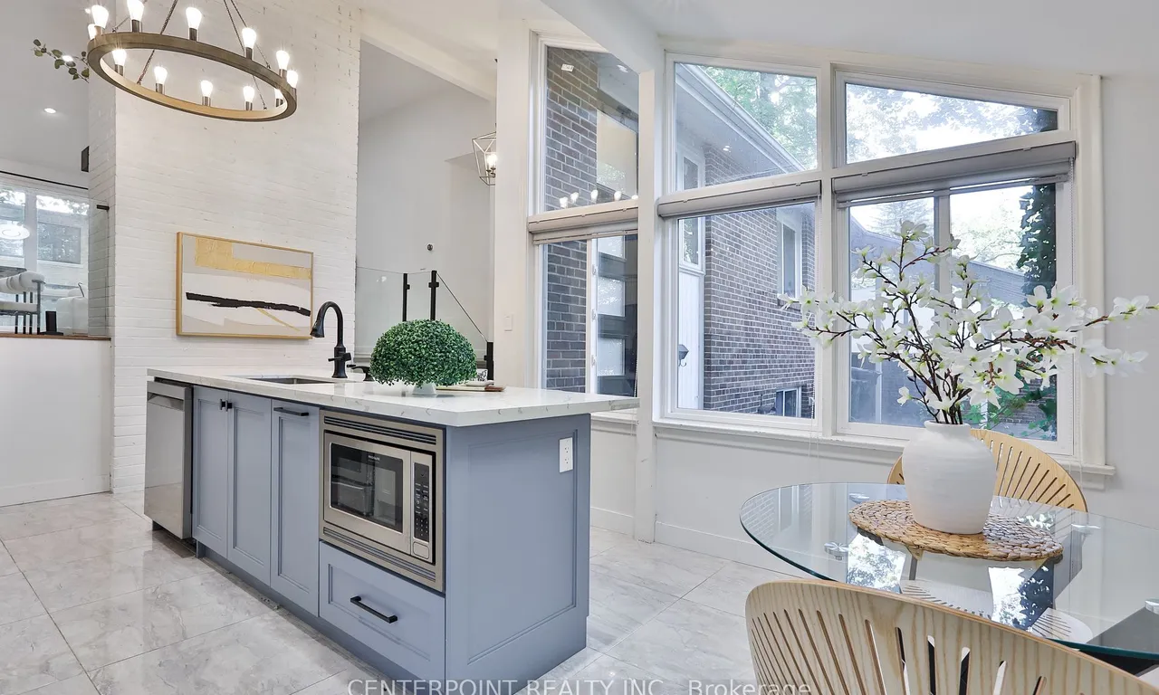 54 Deepwood Cres, Toronto, ON M3C 1N8