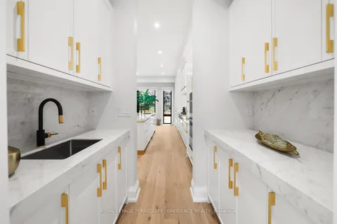 422 Hounslow Ave, Toronto, ON M2R 1H6