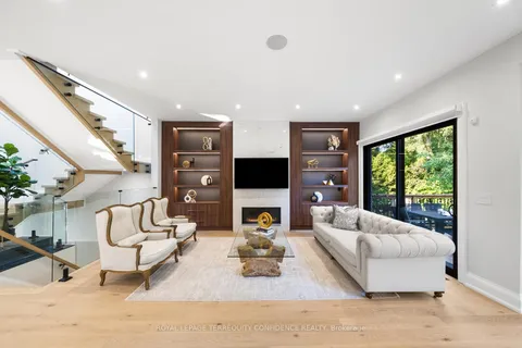 422 Hounslow Ave, Toronto, ON M2R 1H6