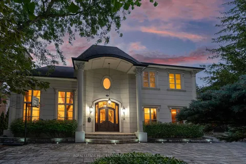 2B Lauderdale Dr, Toronto, ON M2L 2A9