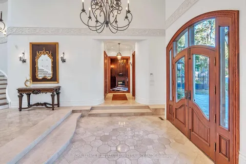 2B Lauderdale Dr, Toronto, ON M2L 2A9