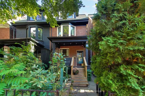 253 Crawford St, Toronto, ON M6J 2V7