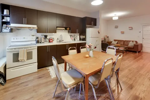 253 Crawford St, Toronto, ON M6J 2V7