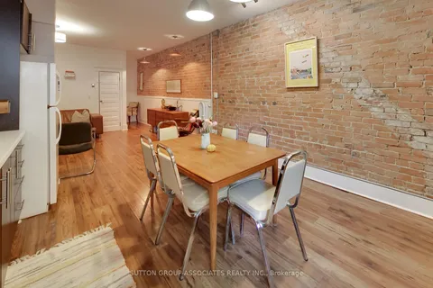 253 Crawford St, Toronto, ON M6J 2V7