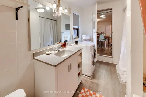 253 Crawford St, Toronto, ON M6J 2V7