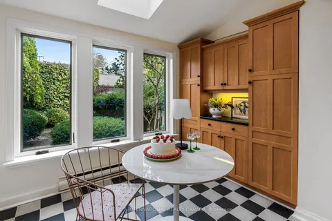 277 Crawford St, Toronto, ON M6J 2V7