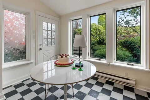 277 Crawford St, Toronto, ON M6J 2V7