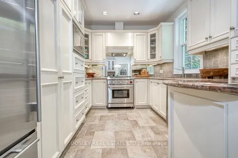 5 Nanton Ave, Toronto, ON M4W 2Y8