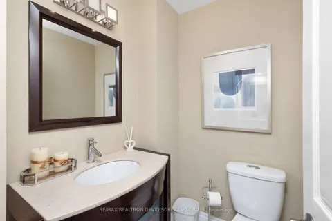 16 Blairville Rd, Toronto, ON M3H 5Y5