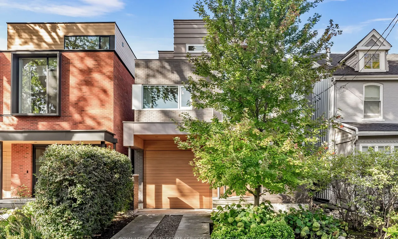 102 Robert St, Toronto, ON M5S 2K3