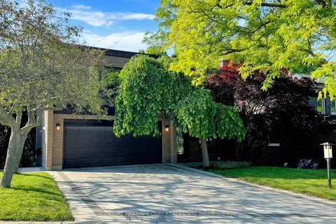 22 Coreydale Court, ON M3H 4T2