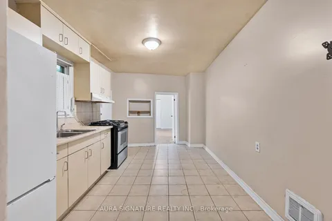 246 Niagara St, Toronto, ON M6J 2L4