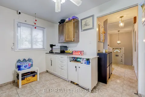 40 Crispin Cres, Toronto, ON M2R 2V7