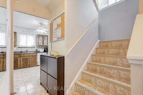 40 Crispin Cres, Toronto, ON M2R 2V7