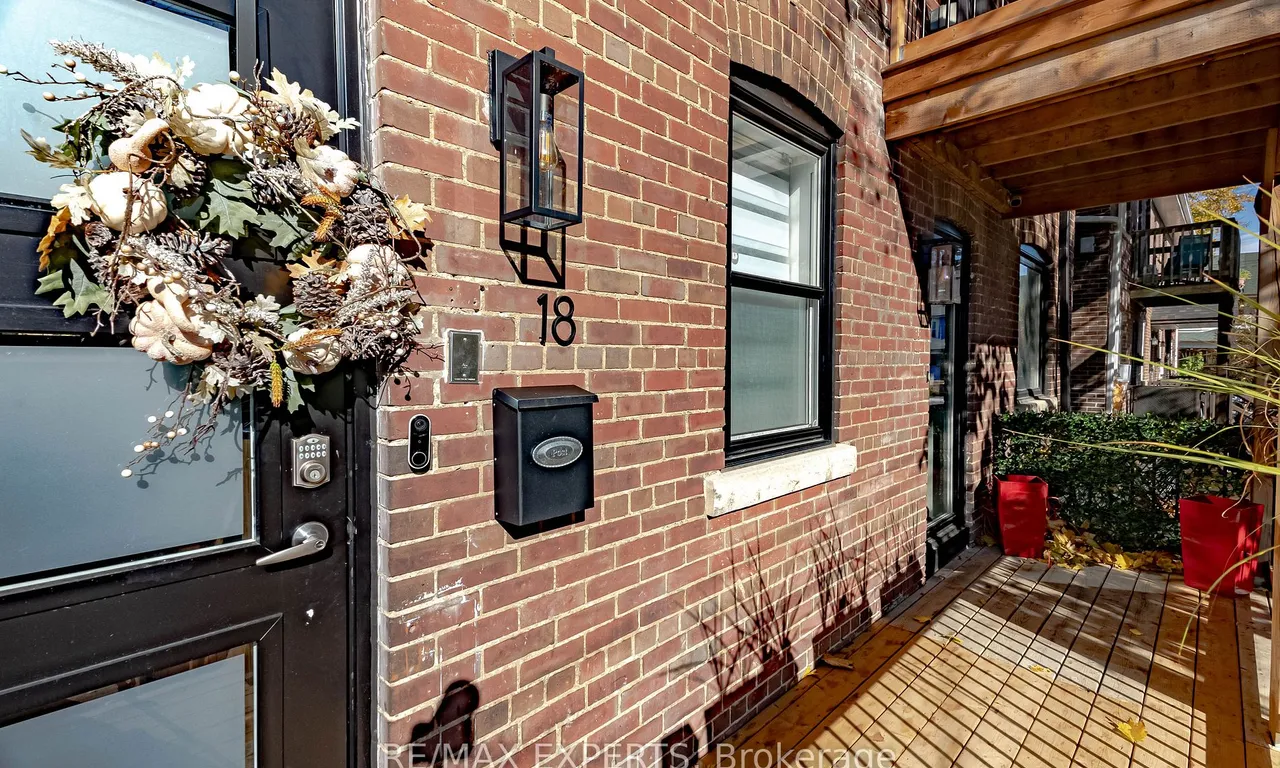 16-18 Page St, Toronto, ON M6G 1J2