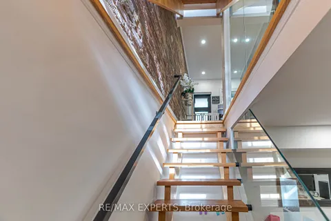 16-18 Page St, Toronto, ON M6G 1J2