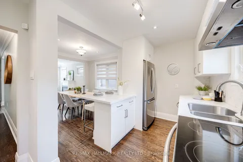 212 Broadway Ave, Toronto, ON M4P 1V9