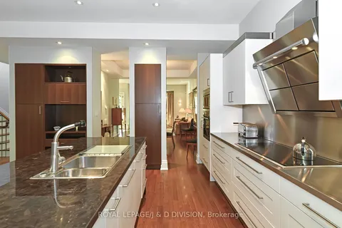 8 Brynhurst Crt, Toronto, ON M4P 2K1